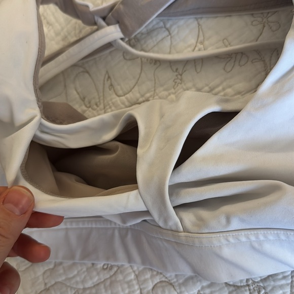 Lululemon sports bra with pockets size 4 white - Picture 5 of 5